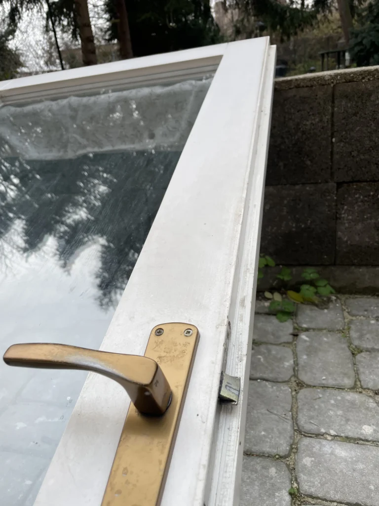Repase dřevěného okna před renovací