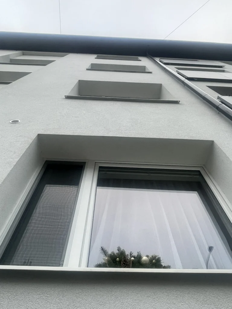Plastová okna po odborné montáži v rodinném domě